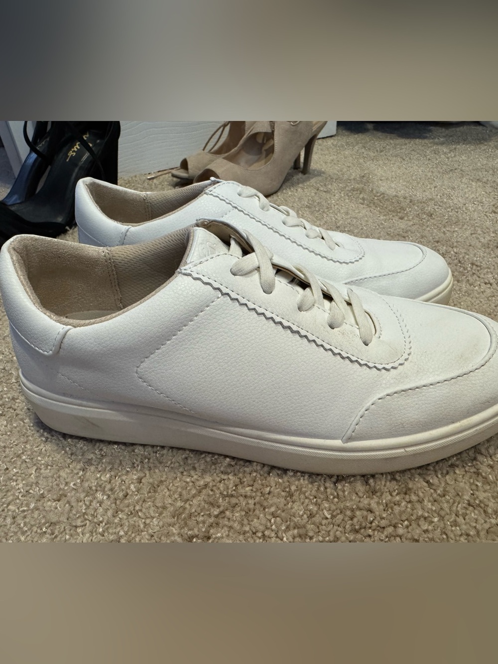 Life Stride White Low-Top Women's Slip On Sneakers - Size 8